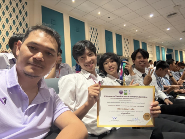 นักศึกษาหลักสูตรวิศวกรรมคอมพิวเตอร์ และทีม ได้รับรางวัลชนะเลิศ เหรียญทองอันดับ 1 และเงินรางวัล 7000 บาท ในการประกวดสิ่งประดิษฐ์และนวัตกรรมระดับอุดมศึกษา Southern innovation festival 2025 ในหมวด อุปกรณ์อัจฉริยะและปัญญาประดิษฐ์